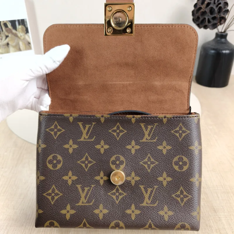 Louis Vuitton Crossbody Bag Locky BB Caramel PVC BB 20 × 7.5 × 16 cm — detail view 8 of 14