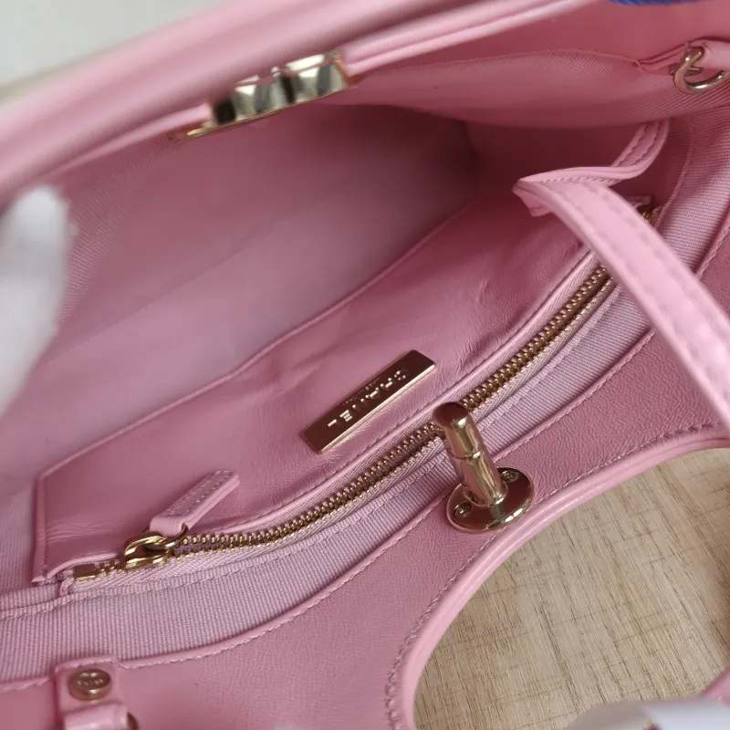 Chanel Crossbody Bag31Bag Pink Waxed Leathermini23 × 5.5 × 22 cm — detail view 3 of 12