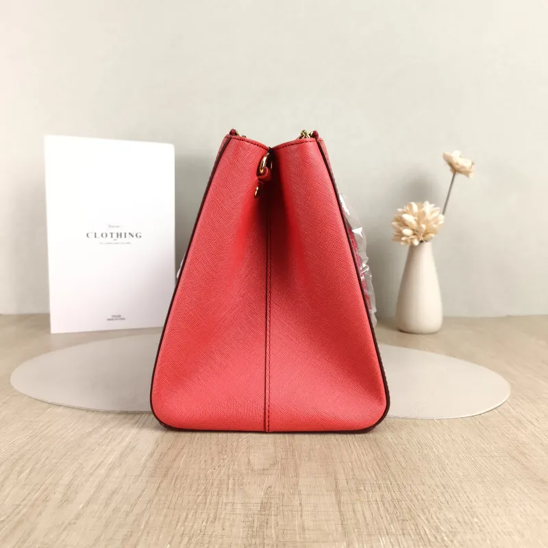 MCM Crossbody Bag Crossbody Bag Red Calfskin One Size 25 × 17 × 21 cm — detail view 5 of 15