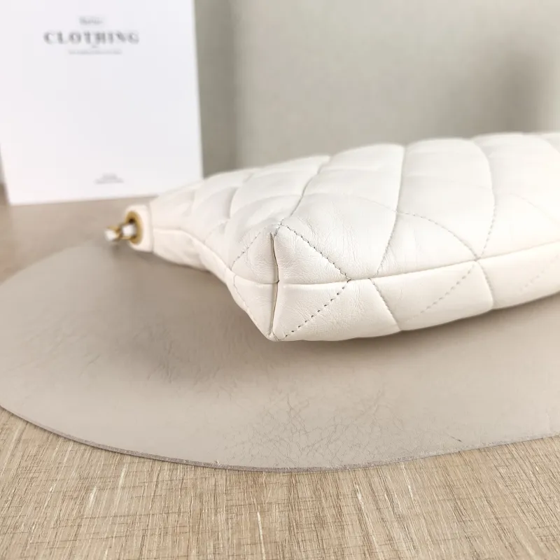 Chanel Shoulder Bag hobo White Lambskin Large 32 × 4 × 20 cm — detail view 3 of 9
