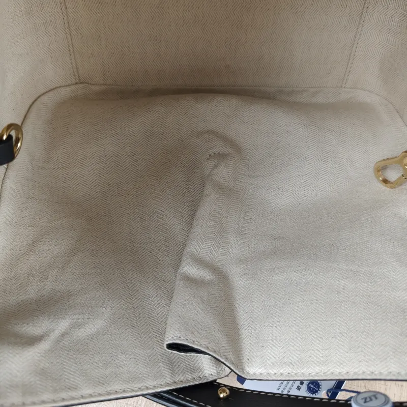 LOEWE Crossbody Bag Hammock Colorblock Calfskin Medium29 × 14 × 32 cm — detail view 4 of 12