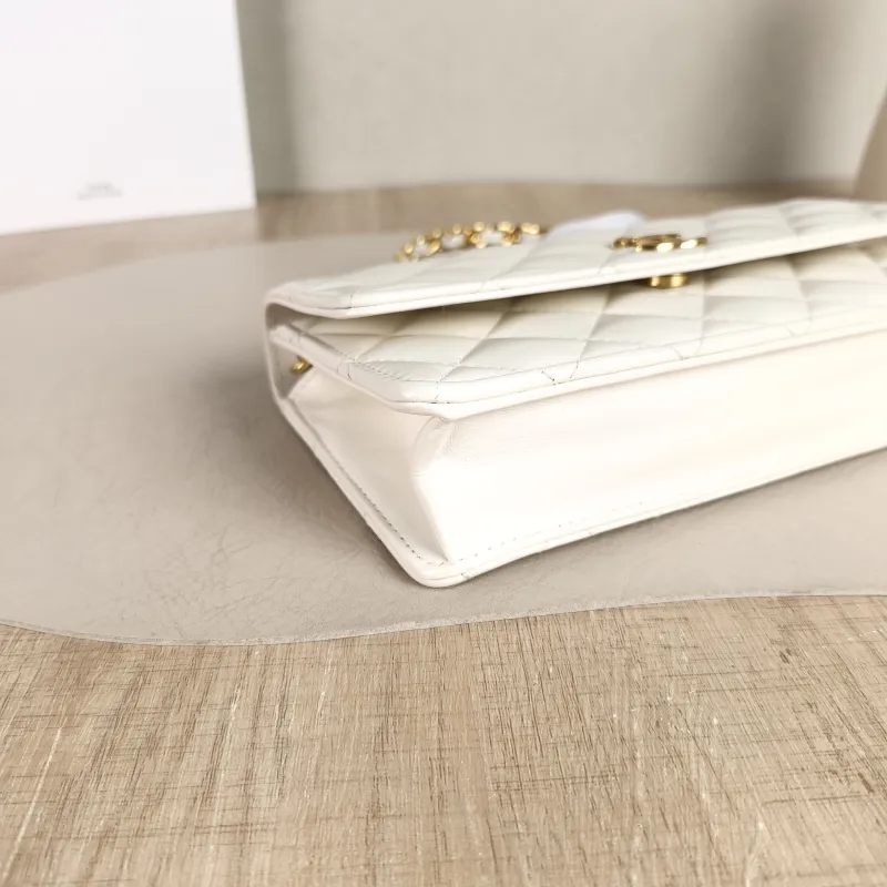 Chanel Top Handle Bag White One Size 21 × 4 × 11.5 cm — detail view 10 of 10
