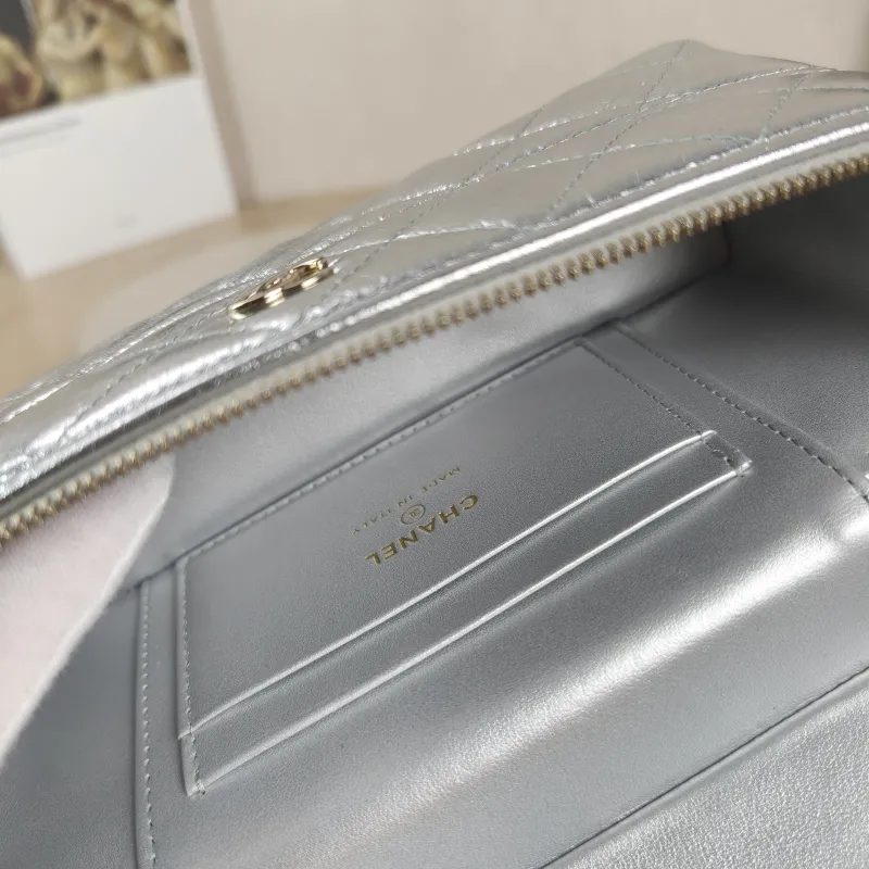 Chanel Top Handle Bag lp Silver Waxed Leather One Size19.5 × 5 × 17 cm — detail view 2 of 13