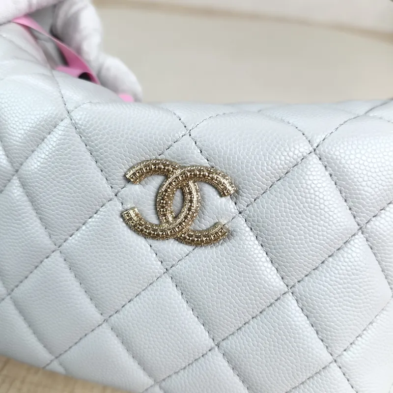 Chanel Crossbody Bag Crossbody Bag Grey Grained Calfskin One Size16 × 6 × 13 cm — detail view 9 of 13