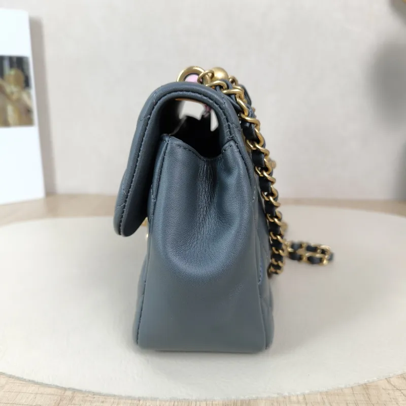 Chanel Crossbody Bag Pearl Grey Lambskin One Size19.5 × 7.5 × 14.5 cm — detail view 2 of 11