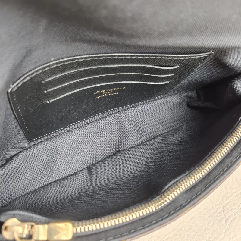 Louis Vuitton Crossbody Bag IVY Monogram PVC Small 23.5 × 4.3 × 12 cm — detail view 5 of 12
