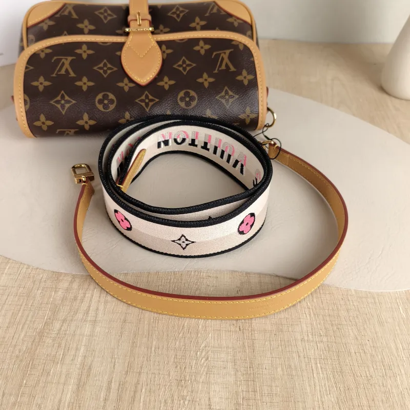Louis Vuitton Crossbody Bag Diane Baguette Bag Shoulder Strap PVC Small 24 × 9 × 15 cm — detail view 2 of 12