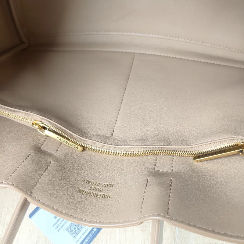 BALENCIAGA Top Handle Bag Bel air Calfskin Small 30 × 12 × 20.5 cm — detail view 7 of 10