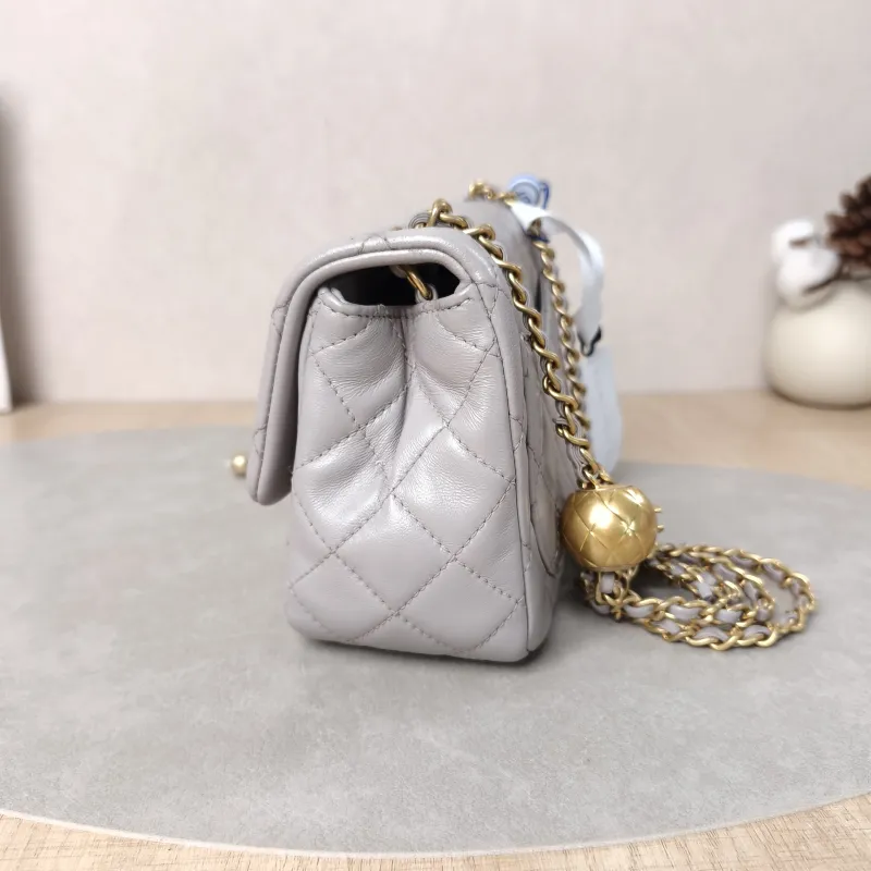 Chanel Crossbody Bag Grey Lambskin One Size17 × 8 × 13.5 cm — detail view 5 of 15