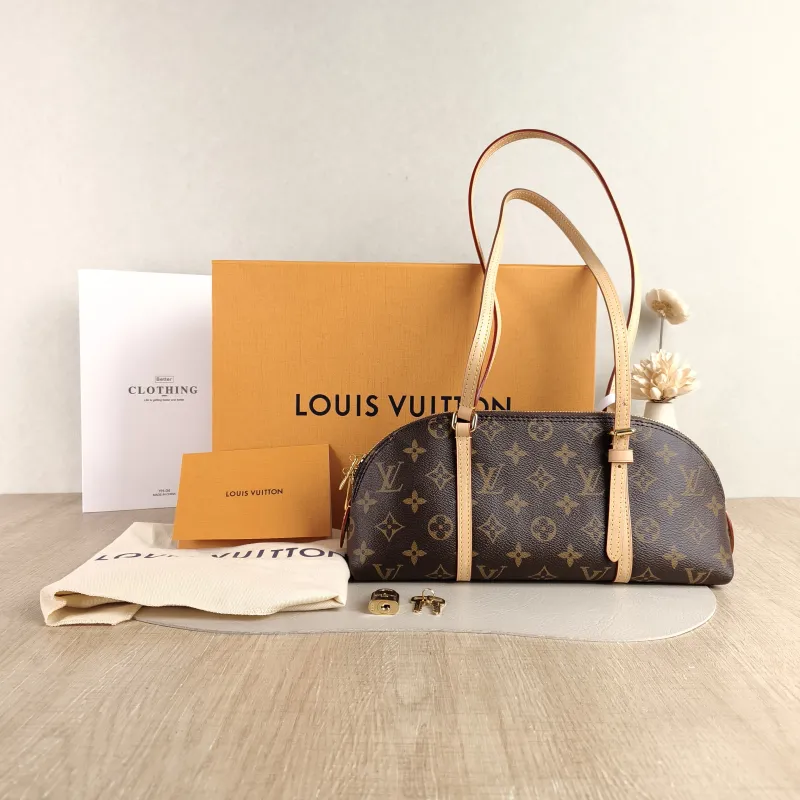 Louis Vuitton Shoulder Bag Squire East West Monogram PVC One Size 29 × 8 × 14 cm — cover view 6 of 6