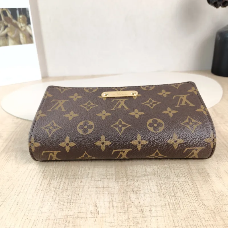 Louis Vuitton Crossbody Bag LILY Chain Bagwoc Monogram PVC 21 × 3.5 × 10.5 cm — detail view 4 of 13
