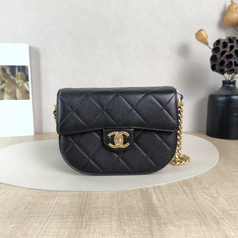 Chanel Crossbody Bag Crossbody Bag Black Calfskin One Size19 × 7 × 14 cm