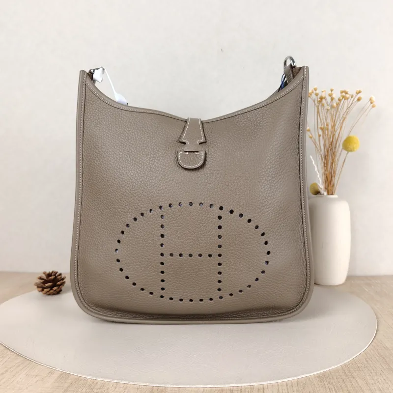Hermès Crossbody Bag Evelyne 29 29 Taurillon Clemence TC Calfskin Small 29 × 8 × 30 cm W