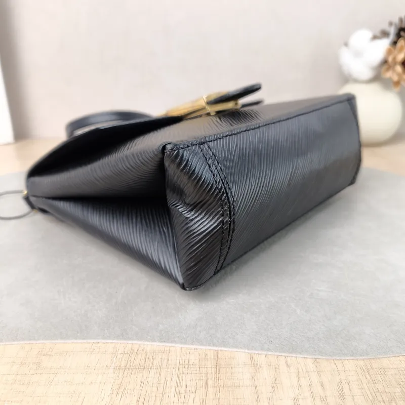 Louis Vuitton Crossbody Bag Locky BB Black Epi Embossed Calfskin BB 20 × 7.5 × 16 cm — detail view 5 of 10