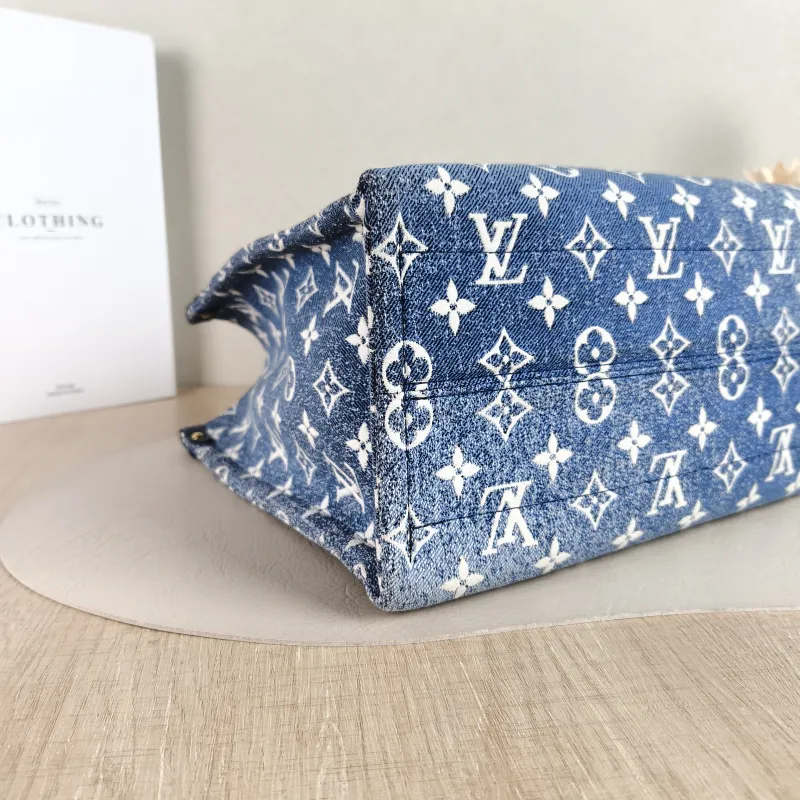 Louis Vuitton Shoulder Bag Onthego Medium Blue Medium 31 × 14 × 24 cm — detail view 4 of 10