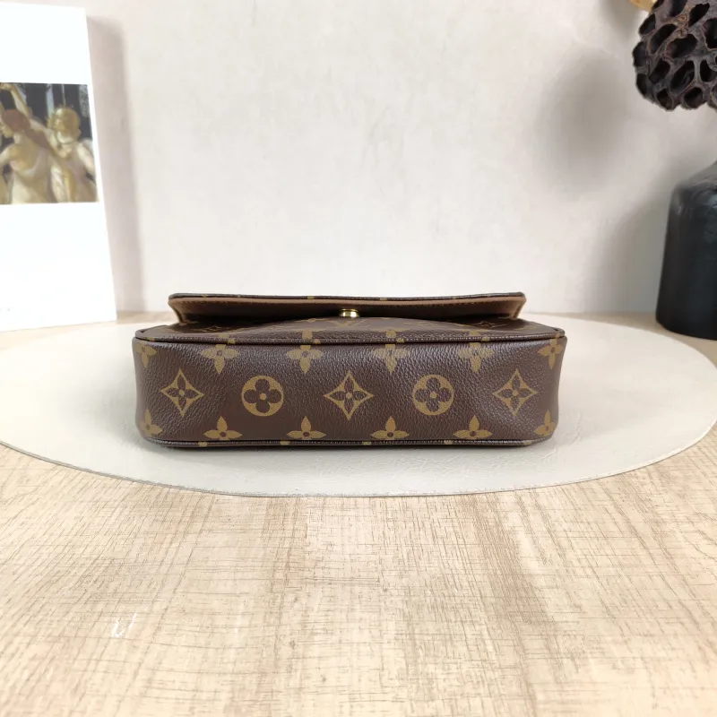 Louis Vuitton Crossbody Bag IVY Monogram PVC Small 23.5 × 4.3 × 12 cm — cover view 4 of 6