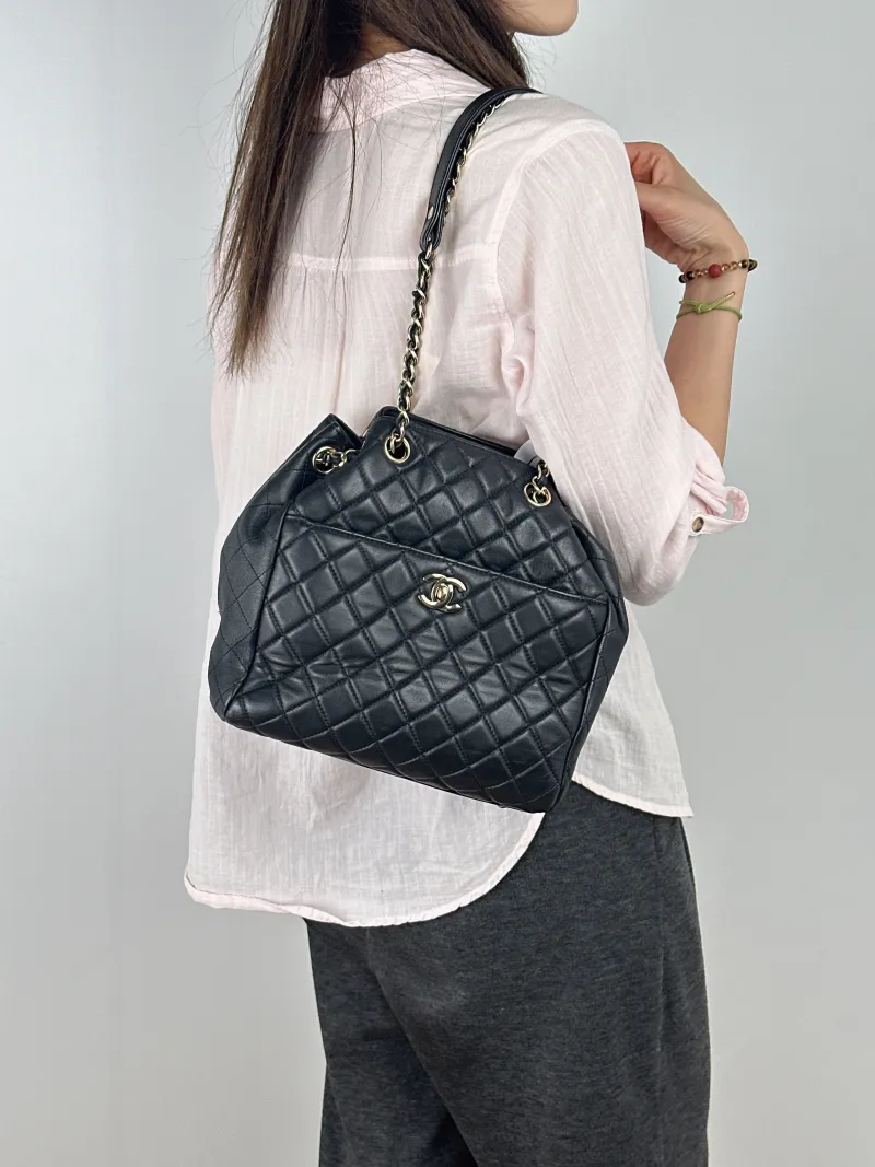 Chanel Crossbody Bag Bucket Bag Black Lambskin One Size23 × 11 × 23 cm — on-model view 1 of 2