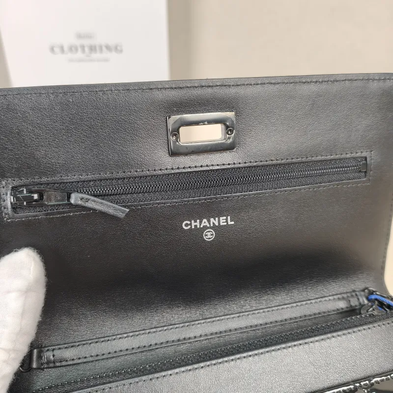 Chanel Crossbody Bag2.55 woc Black Waxed Leather Calfskin19.2 × 3.5 × 12.3 cm — detail view 13 of 16