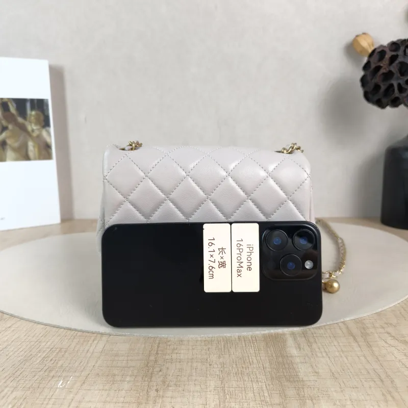 Chanel Crossbody Bag Lambskin One Size17 × 8 × 13.5 cm — cover view 3 of 5