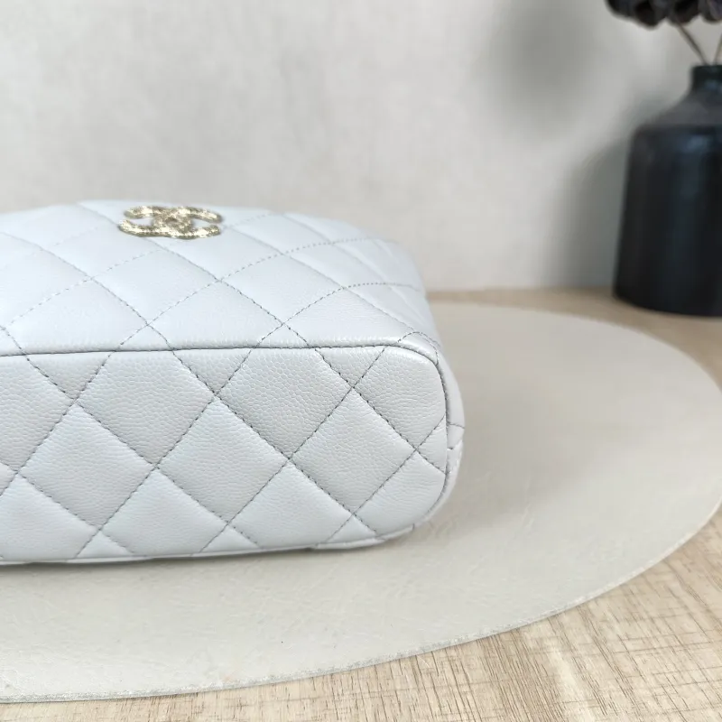 Chanel Crossbody Bag Crossbody Bag Grey Grained Calfskin One Size16 × 6 × 13 cm — detail view 13 of 13