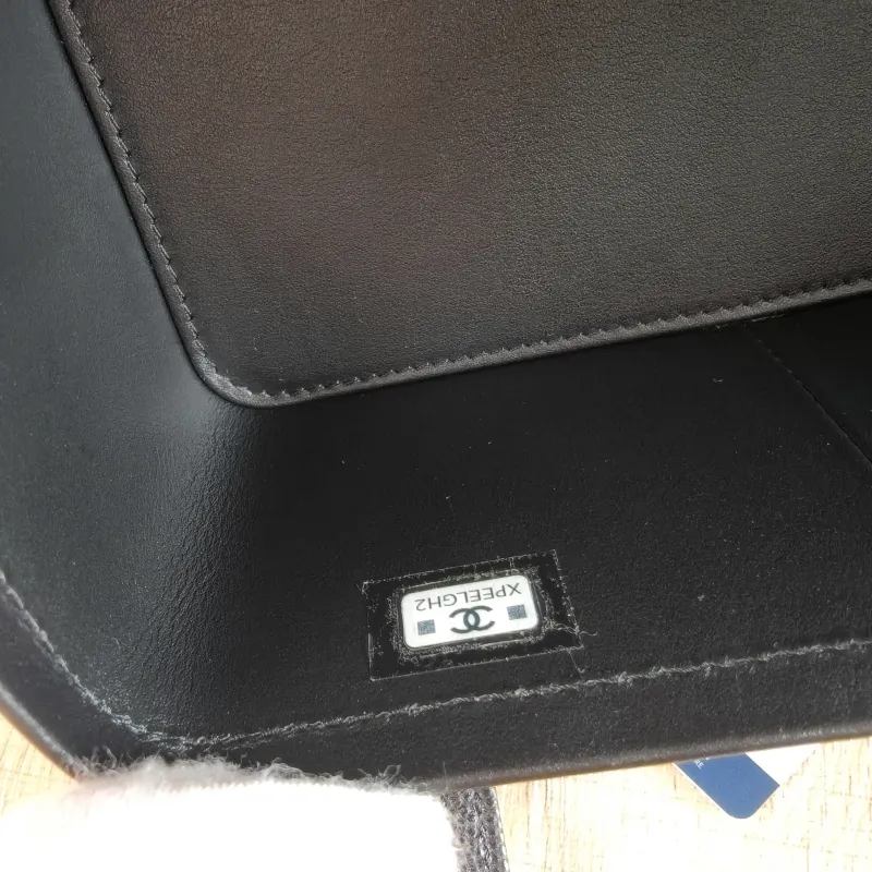 Chanel Shoulder Bag 26s preppy Shoulder Bag Black Grained Calfskin 17 × 8 × 9.5 cm — detail view 9 of 11