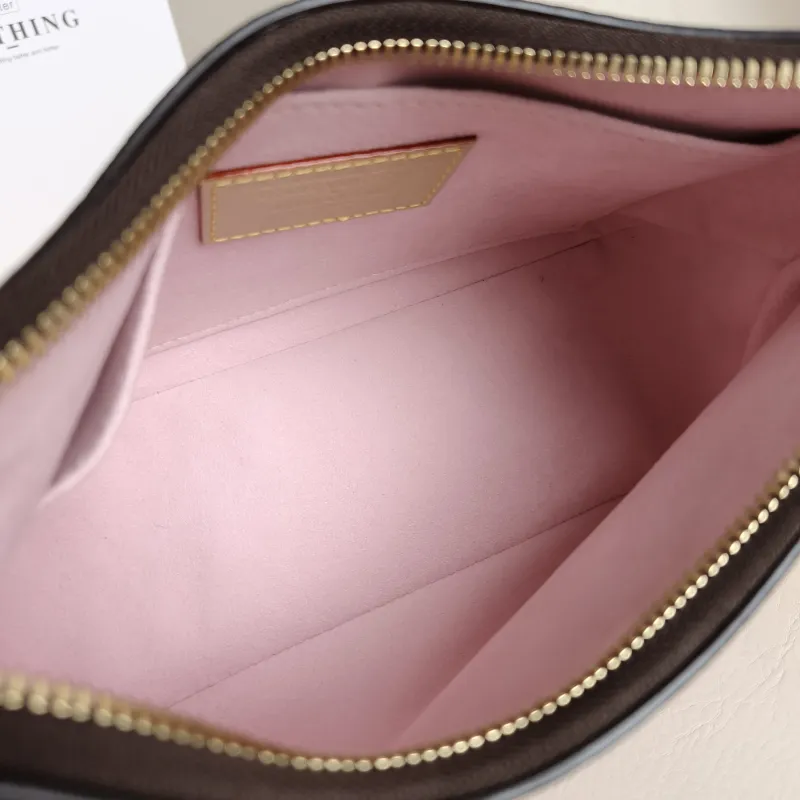 Louis Vuitton Crossbody Bag Boulogne Monogram PVC Small26 × 9.5 × 16 cm — detail view 5 of 10