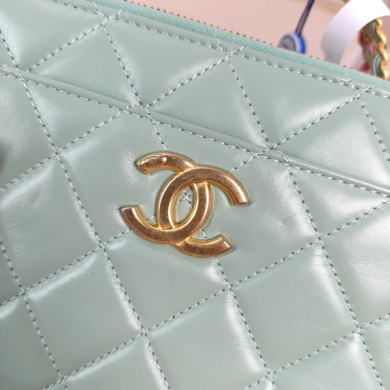 Chanel Crossbody Bag Green Waxed Leathermini18.5 × 8 × 13.5 cm — detail view 9 of 13