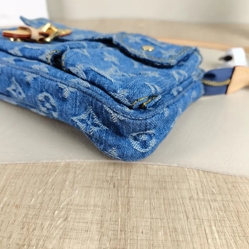 Louis Vuitton Shoulder Bag Pochette Accessories Cargo One Size 23.5 × 3 × 14 cm — detail view 9 of 11