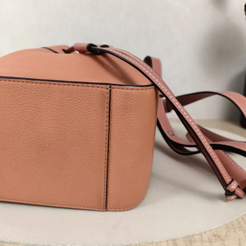 LOEWE Crossbody Bag Hammock Calfskinmini17 × 11 × 19.5 cm — detail view 4 of 12