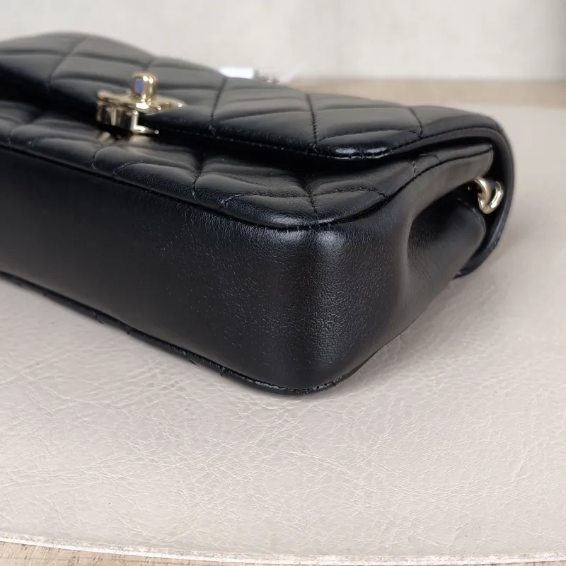 Chanel Crossbody Bag Crossbody Bag Black Lambskin One Size 19 × 4 × 11 cm — detail view 7 of 12