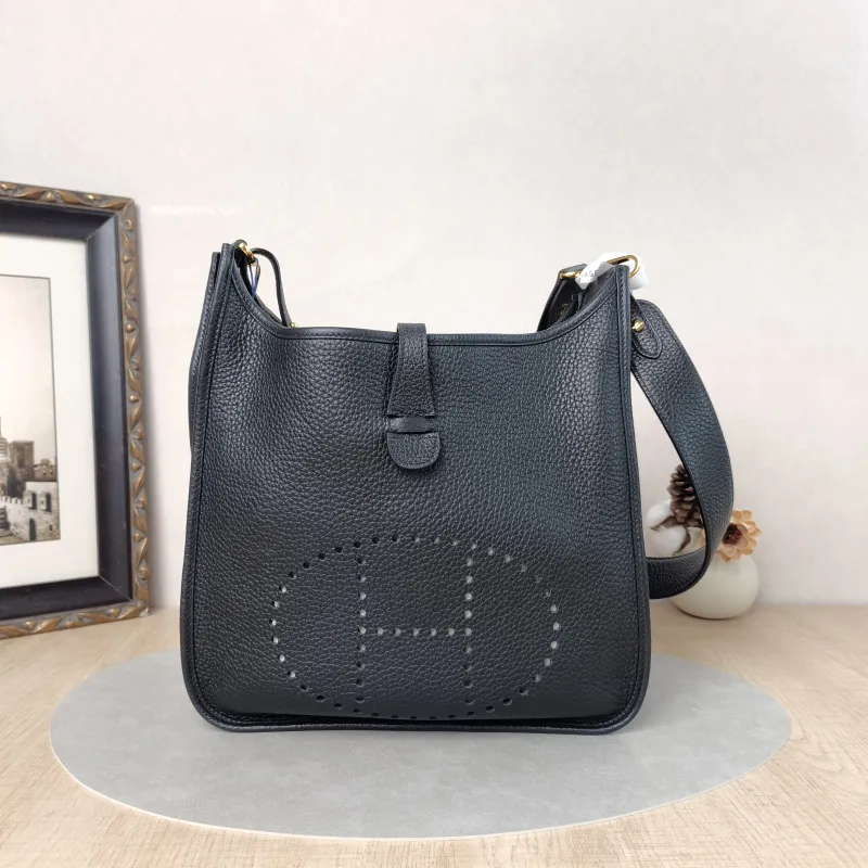 Hermès Crossbody Bag Evelyne 29 29Black TC Calfskin Small29 × 8 × 30 cm