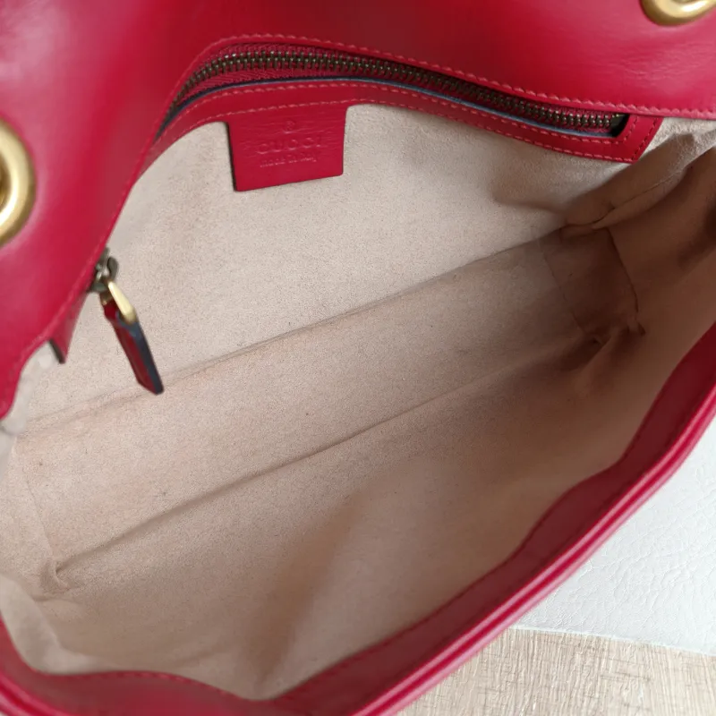 GUCCI Crossbody Bag GG Marmont Medium Marmont 26Red Calfskin Medium26 × 7 × 15 cm — detail view 1 of 11