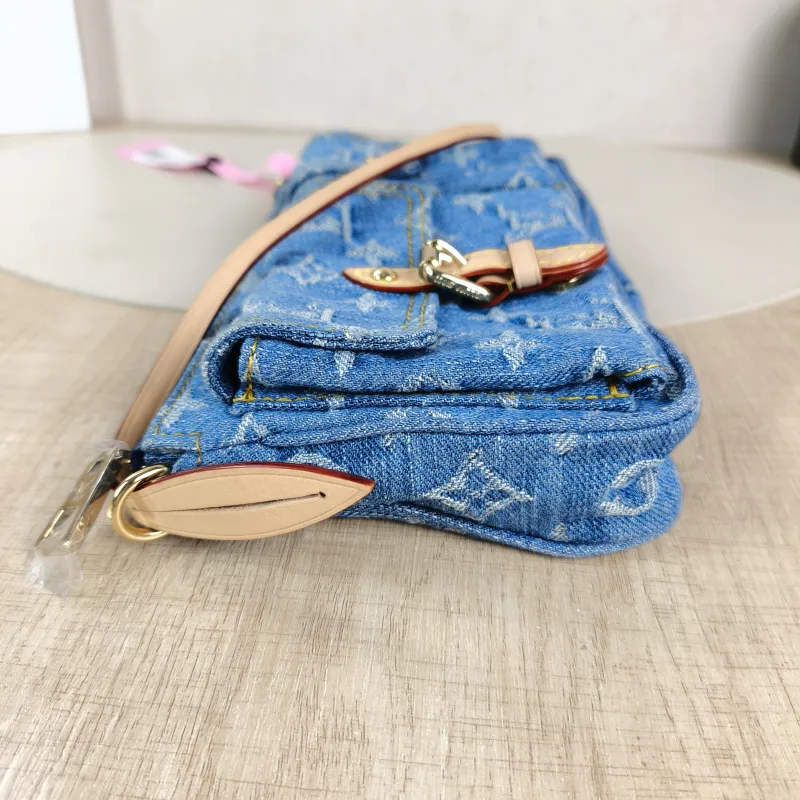 Louis Vuitton Shoulder Bag Pochette Accessories Cargo One Size 23.5 × 3 × 14 cm — detail view 11 of 11