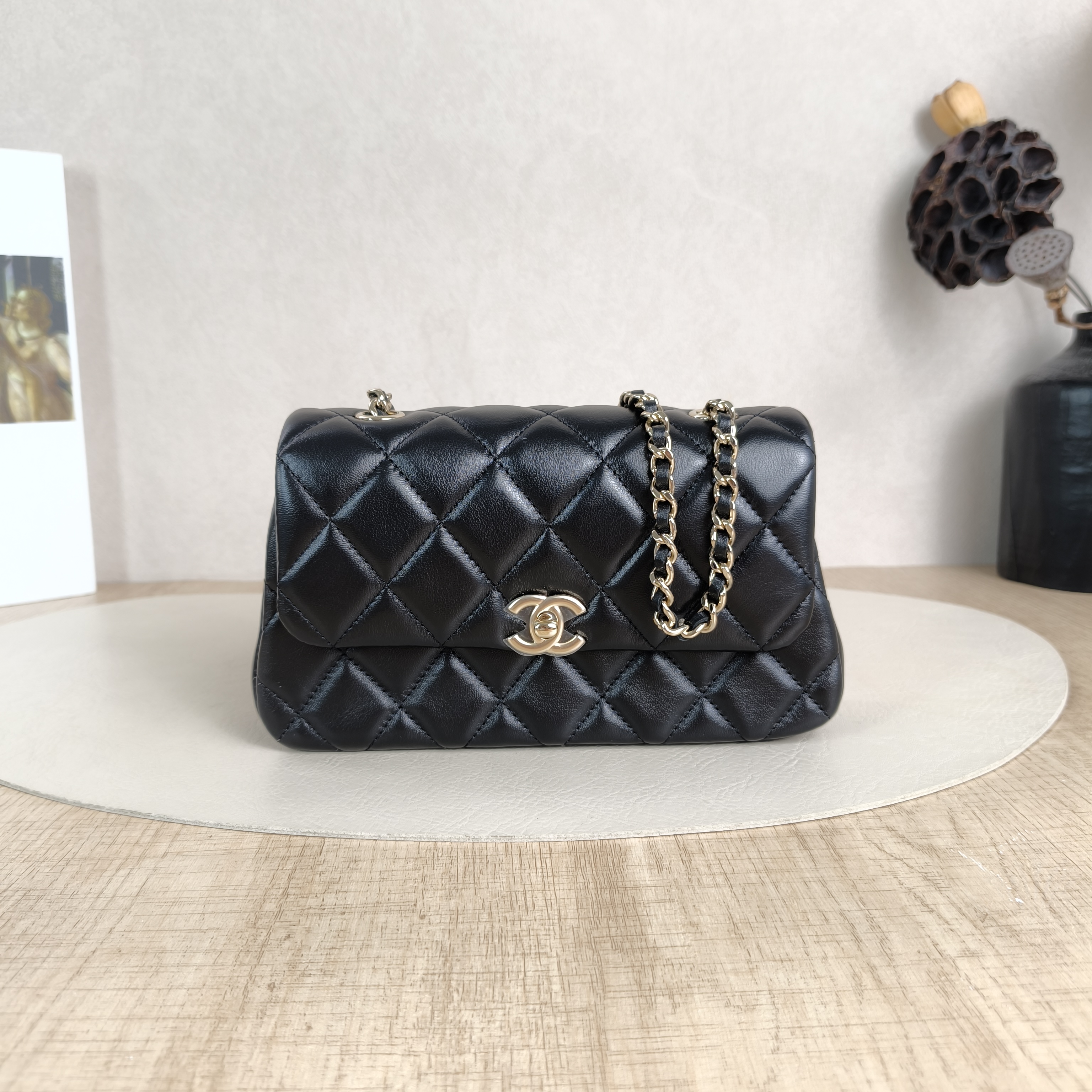 Chanel Crossbody Bag25s Crossbody Bag Black Lambskin One Size20 × 5.5 × 11 cm