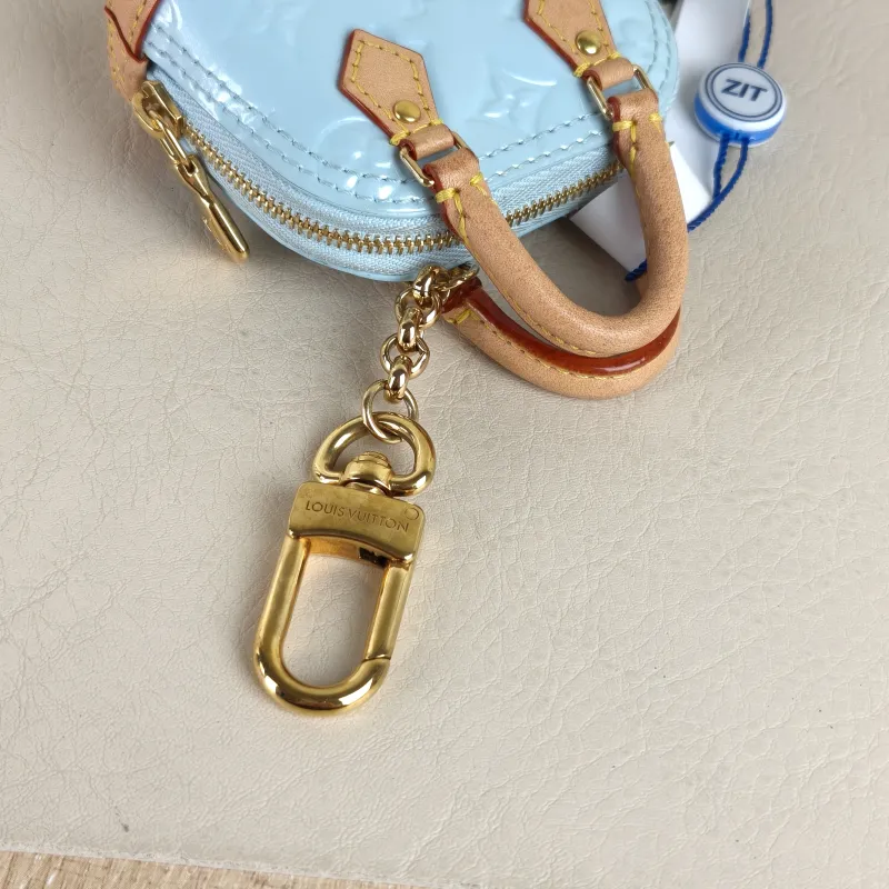 Louis Vuitton Key Ring alma Key Ring Blue Patent Leather One Size 8 × 3.5 × 6 cm — detail view 4 of 6