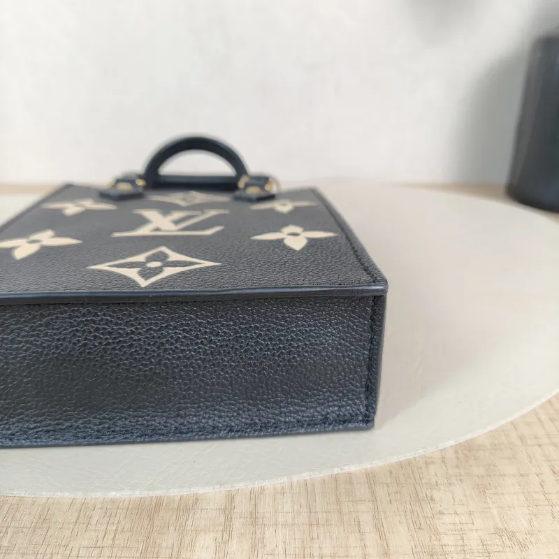 Louis Vuitton Crossbody Bag PETIT SAC PLAT Mini Calfskin Mini 14 × 5 × 17 cm — detail view 5 of 10