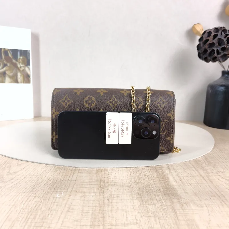 Louis Vuitton Crossbody Bag LILY Chain Bagwoc Monogram PVC 21 × 3.5 × 10.5 cm — cover view 4 of 5