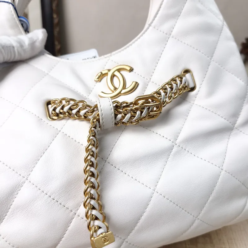 Chanel Top Handle Bag25p hobo White Calfskin24 × 10 × 14 cm — detail view 4 of 14