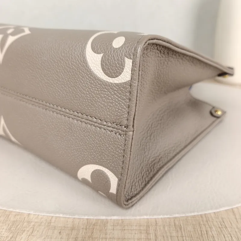 Louis Vuitton Shoulder Bag Onthego · White Monogram Empreinte Embossed Calfskin Small 25 × 11.5 × 19 cm — detail view 8 of 12