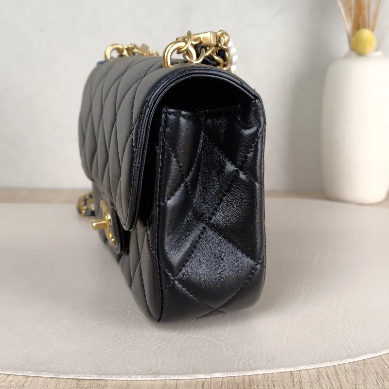 Chanel Crossbody Bag 26c Pearl Black Lambskin Small 20 × 6 × 14 cm — detail view 10 of 12