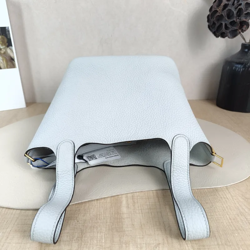 Hermès Top Handle Bag Picotin Lock 18 18 TC Calfskin Small 18 × 13 × 18 cm B — detail view 2 of 13