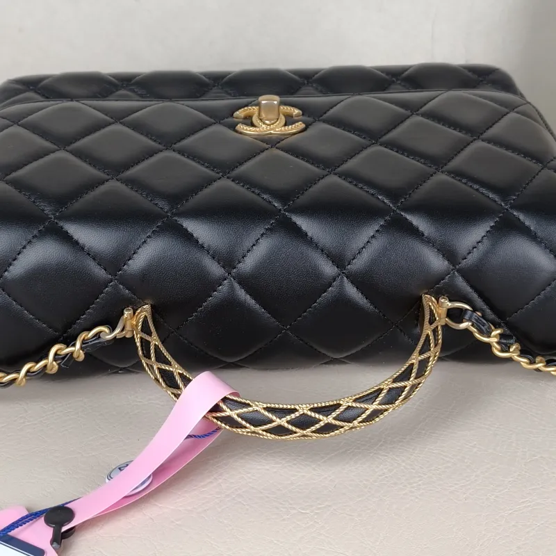 Chanel Crossbody Bag Black Lambskin One Size25 × 9 × 14.5 cm — detail view 4 of 13
