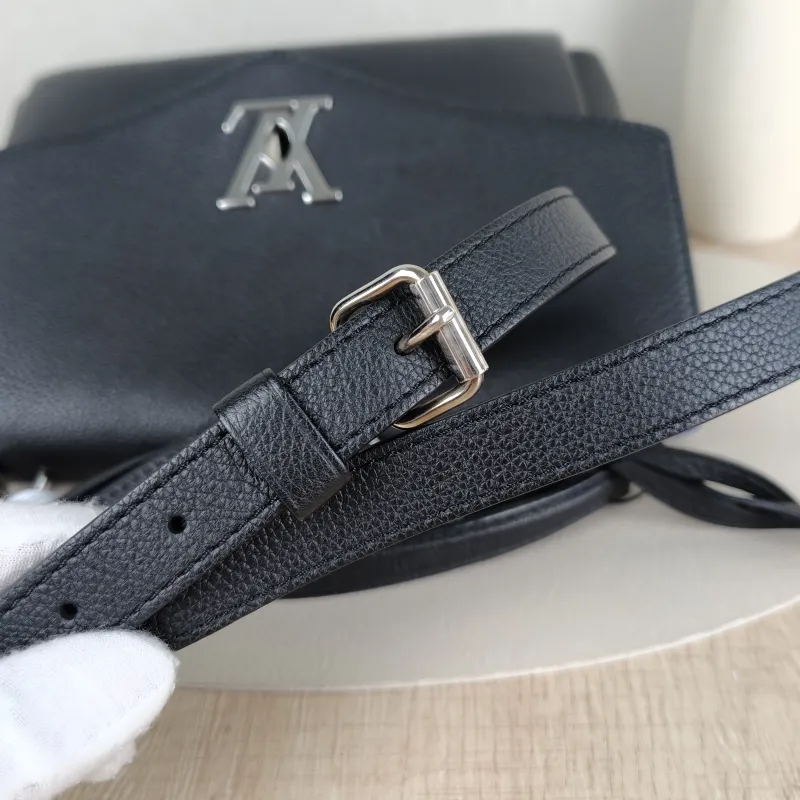 Louis Vuitton Crossbody Bag My Lockme Messenger Bag Black Calfskin Medium28 × 11 × 20 cm — detail view 14 of 15