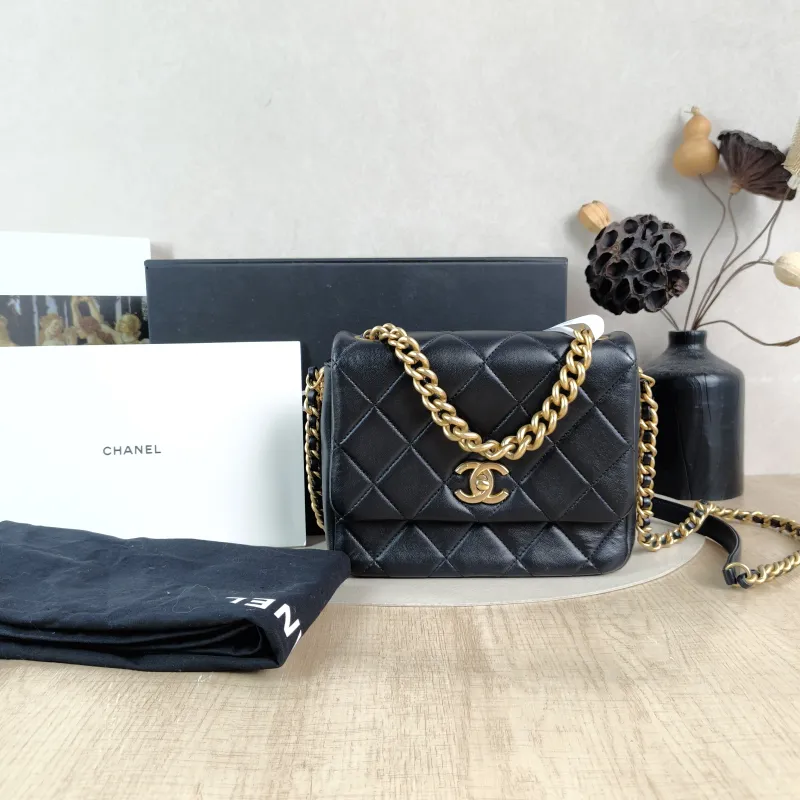 Chanel Crossbody Bag21b Black Lambskinmini19 × 6 × 16 cm — cover view 6 of 6