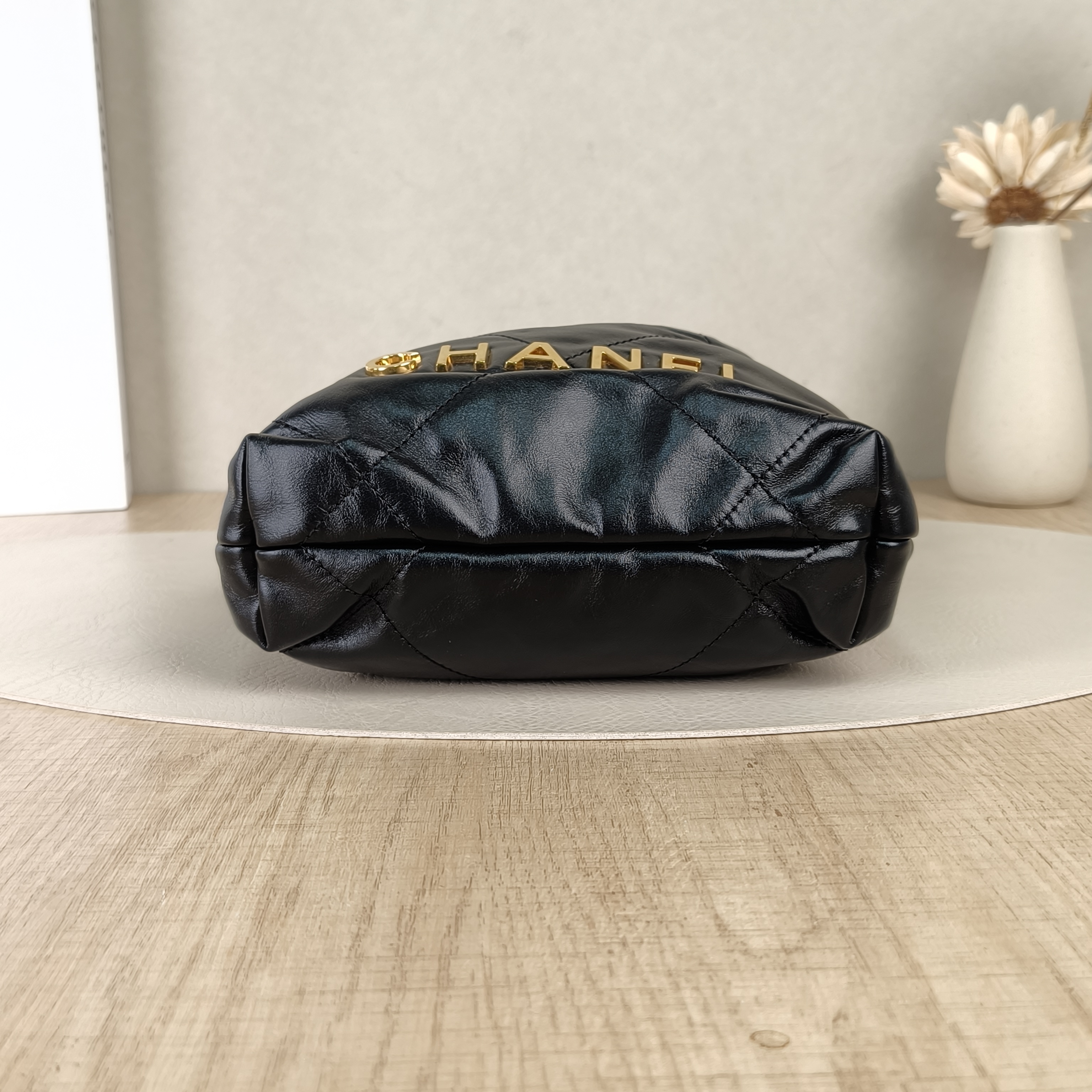 Chanel Shoulder Bag Pearl 22bag Black CC alfskinmini20 × 6 × 19 cm — cover view 3 of 5