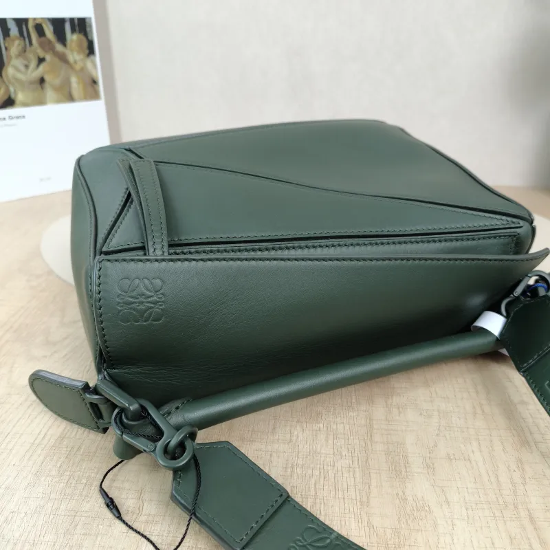 LOEWE Crossbody Bag Puzzle Green CC alfskin Small24 × 10.5 × 16.5 cm — detail view 9 of 13