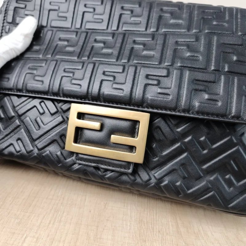 FENDI Crossbody Bag Baguette Baguette Bag Black Lambskin Large31 × 9 × 18 cm — detail view 10 of 13