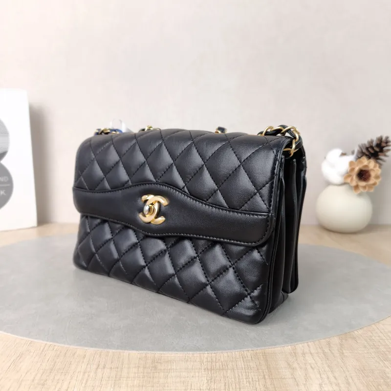 Chanel Crossbody Bag Crossbody Bag Black with Gold-Tone Hardware Lambskin One Size 24 × 7 × 15 cm 24 — cover view 4 of 5