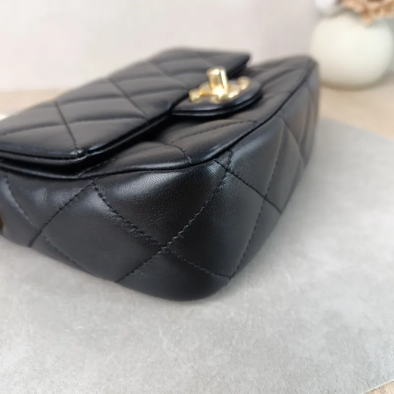 Chanel Crossbody Bag Pearl Black Lambskin One Size 18 × 6 × 13 cm — detail view 12 of 12