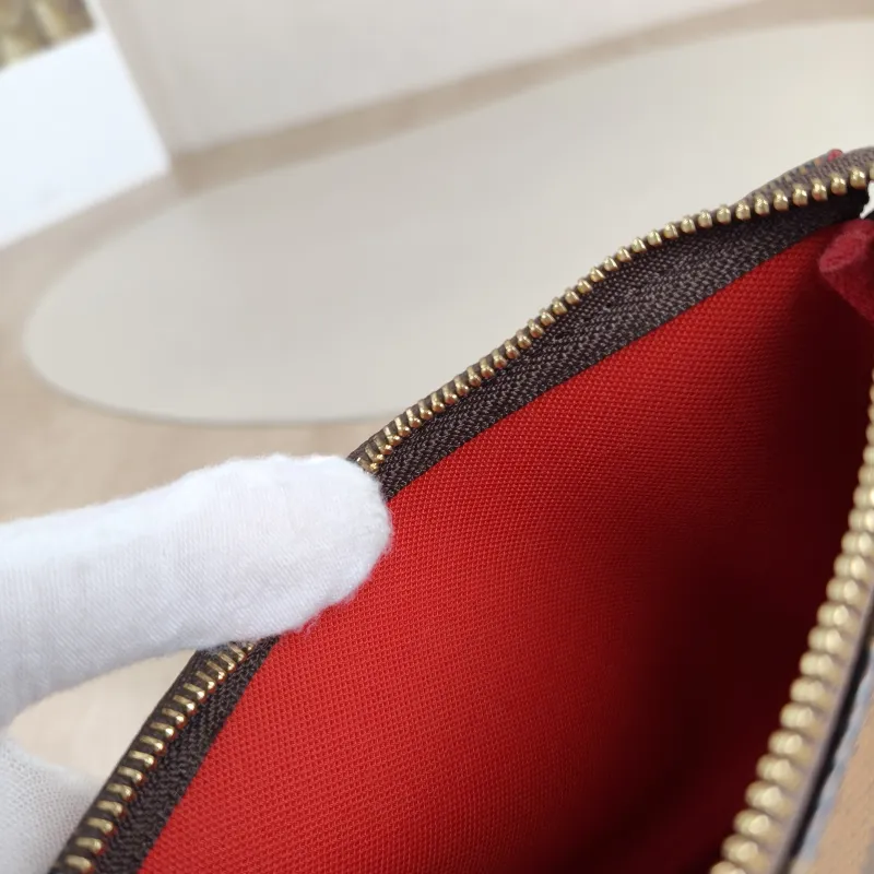 Louis Vuitton Clutch Mini Pochette Accessoires PV Cmini15.5 × 4 × 10.5 cm — detail view 2 of 10
